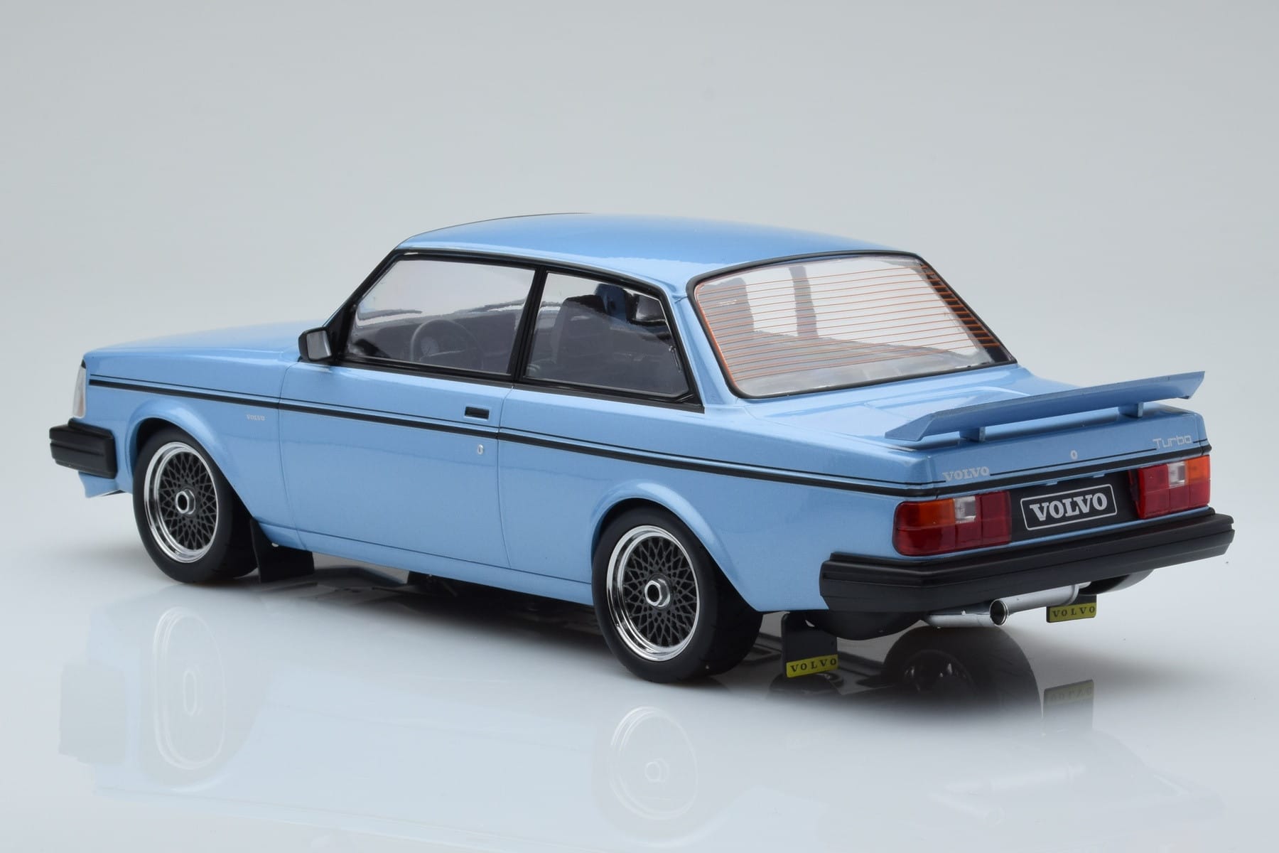 Volvo 240 Turbo Light Blue IXO 1:18 18MCC090 Diecast - image 5 of 6