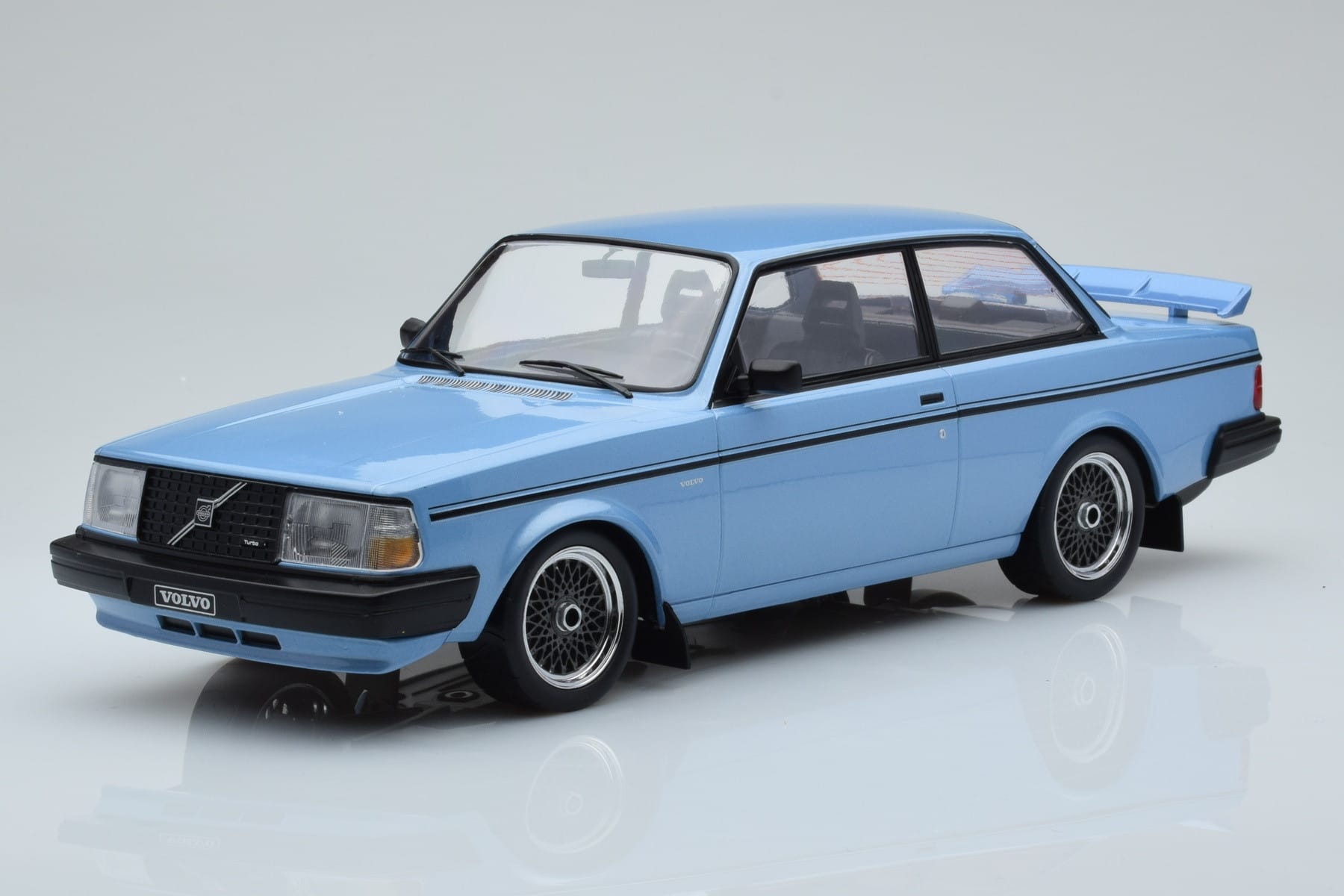 Volvo 240 Turbo Light Blue IXO 1:18 18MCC090 Diecast
