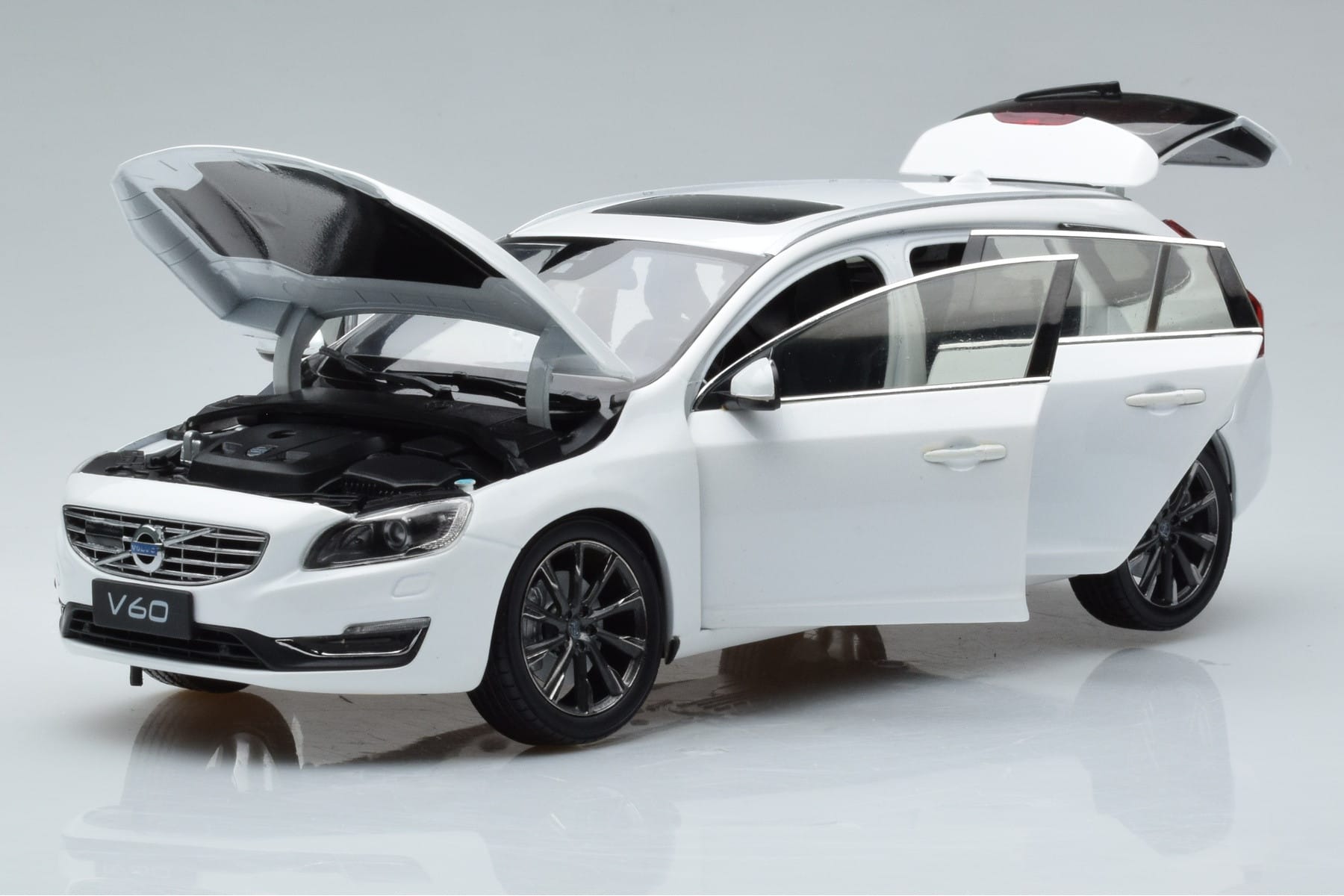 Volvo V60 D3 Crystal White FAW 1:18 9430840 Diecast - image 2 of 7