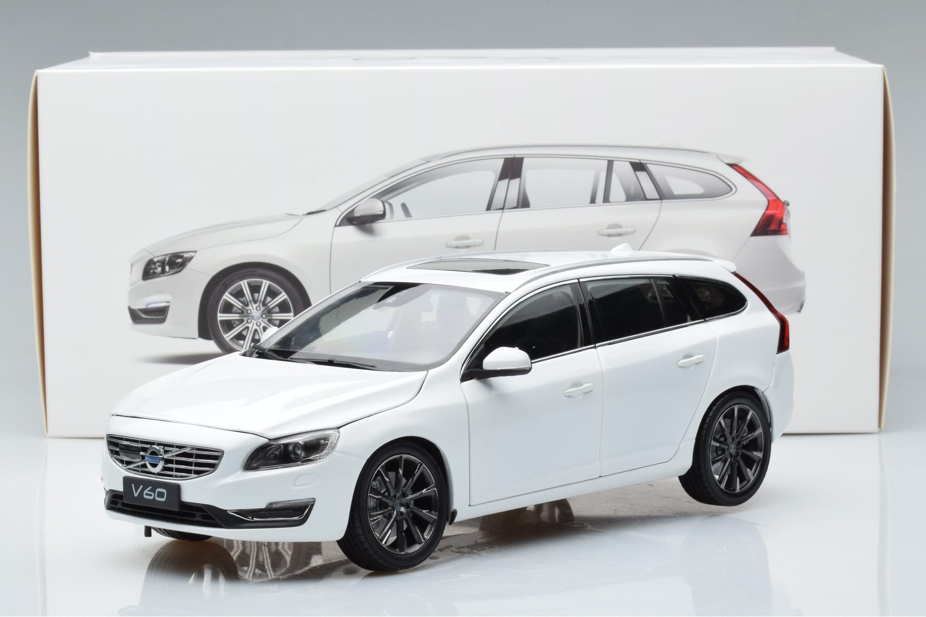 Volvo V60 D3 Crystal White FAW 1:18 9430840 Diecast - image 7 of 7
