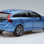 Volvo V60 D3 Power Blue FAW 1:18 9430839 Diecast - image 3 of 7