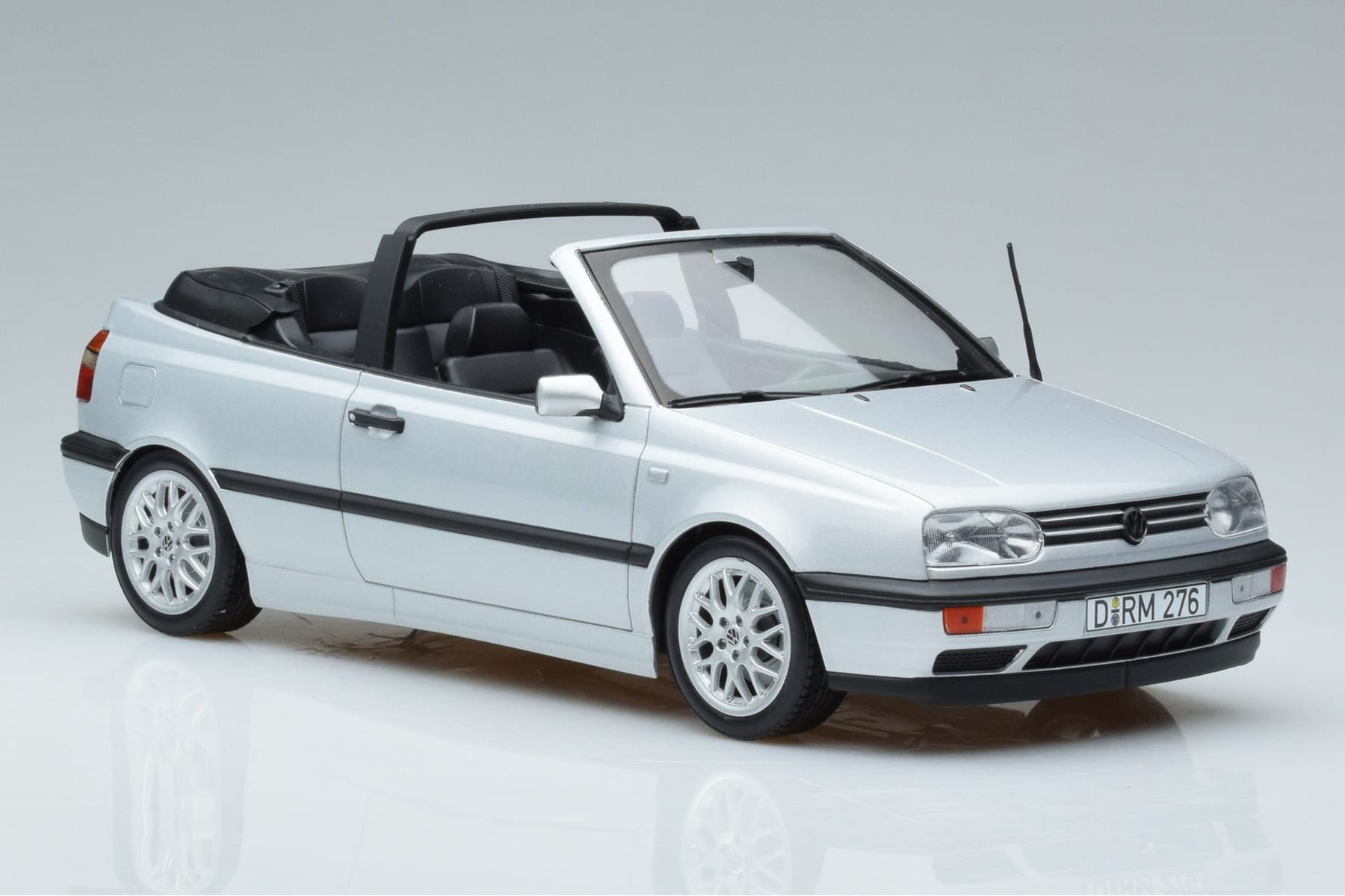 Volkswagen Golf Mk3 Cabriolet Silver Norev 1:18 188468 Diecast - image 4 of 6