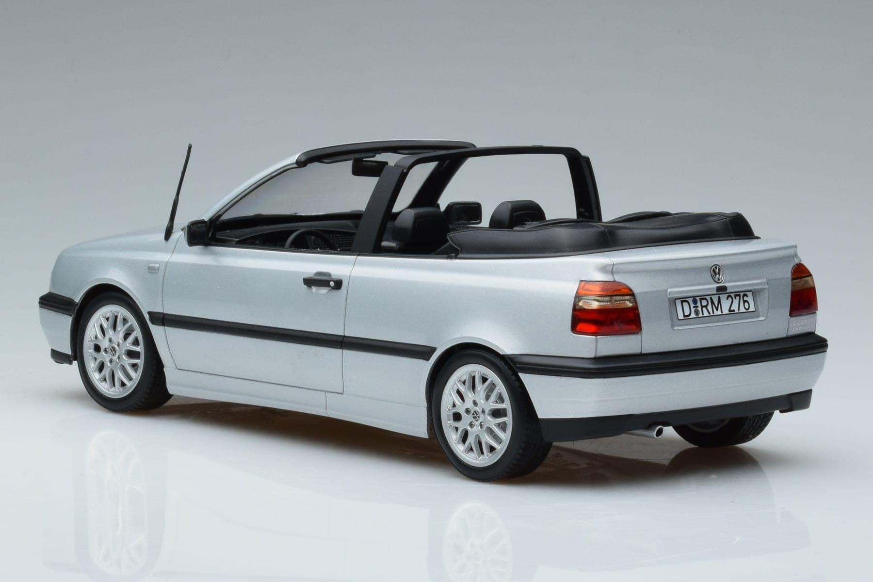 Volkswagen Golf Mk3 Cabriolet Silver Norev 1:18 188468 Diecast - image 5 of 6