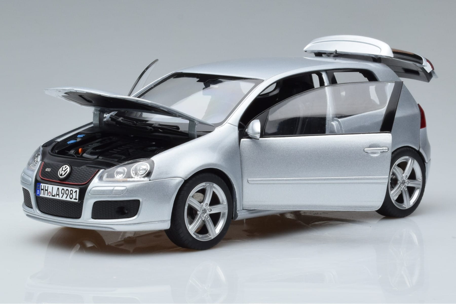 Volkswagen Golf GTI Mk5 Pirelli Edition Silver Norev 1:18 188425 Diecast - image 2 of 7