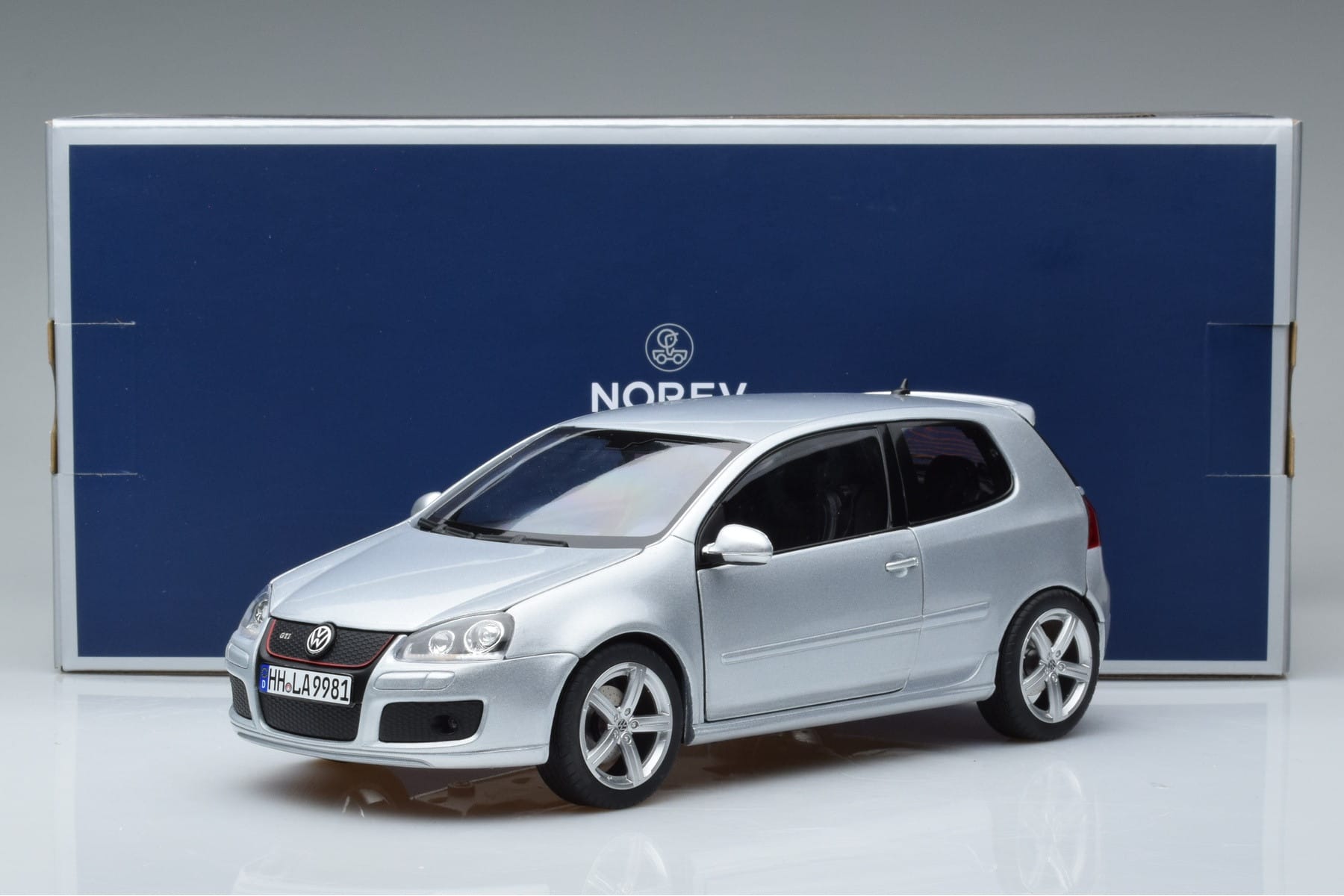 Volkswagen Golf GTI Mk5 Pirelli Edition Silver Norev 1:18 188425 Diecast - image 7 of 7