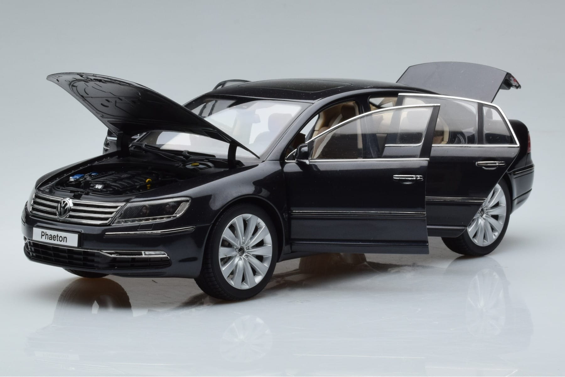 Volkswagen Phaeton V6 Mazeppa Gray Kyosho 1:18 08831MBK Diecast - image 2 of 9