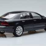 Volkswagen Phaeton V6 Mazeppa Gray Kyosho 1:18 08831MBK Diecast - image 3 of 9