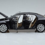 Volkswagen Phaeton V6 Mazeppa Gray Kyosho 1:18 08831MBK Diecast - image 4 of 9
