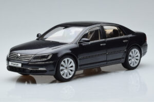 Volkswagen Phaeton V6 Mazeppa Gray Kyosho 1:18 08831MBK Diecast