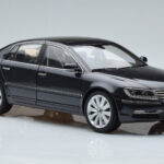 Volkswagen Phaeton V6 Mazeppa Gray Kyosho 1:18 08831MBK Diecast - image 6 of 9