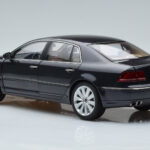 Volkswagen Phaeton V6 Mazeppa Gray Kyosho 1:18 08831MBK Diecast - image 7 of 9