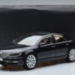 Volkswagen Phaeton V6 Mazeppa Gray Kyosho 1:18 08831MBK Diecast - image 9 of 9