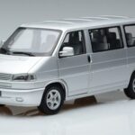 Volkswagen T4b Transporter Caravelle Minibus Schuco 1:18 450041500 Diecast