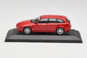 Alfa Romeo 159 Sportwagon Alfa Red Minichamps 1:43 400120511 Diecast