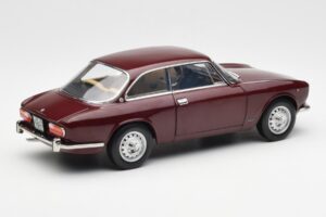 Alfa Romeo 2000 GTV Maroon Red Norev 1:18 187916 Diecast - image 3 of 8
