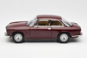 Alfa Romeo 2000 GTV Maroon Red Norev 1:18 187916 Diecast - image 4 of 8