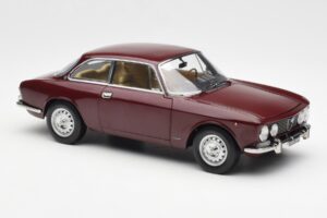 Alfa Romeo 2000 GTV Maroon Red Norev 1:18 187916 Diecast - image 6 of 8
