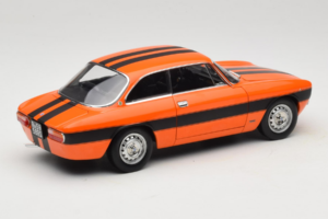 Alfa Romeo 2000 GTV Orange Norev 1:18 187918 Diecast - image 3 of 8