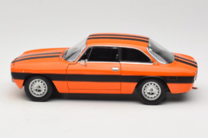 Alfa Romeo 2000 GTV Orange Norev 1:18 187918 Diecast - image 4 of 8
