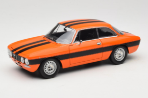 Alfa Romeo 2000 GTV Orange Norev 1:18 187918 Diecast