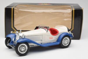 Alfa Romeo 2300 Spider White & Blue Bburago 1:18 3008-M1 Diecast - image 6 of 6