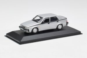 Alfa Romeo 75 3.0 V6 Silver Minichamps 1:43 400120461 Diecast - image 2 of 4