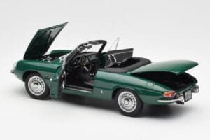 Alfa Romeo Duetto Spider Green AUTOart 1:18 70138 Diecast - image 5 of 8