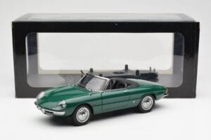 Alfa Romeo Duetto Spider Green AUTOart 1:18 70138 Diecast - image 8 of 8