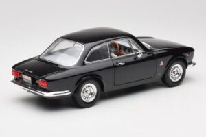 Alfa Romeo Giulia Sprint GTA Black Road Signature 1:18 92348 Diecast - image 3 of 8