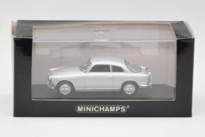 Alfa Romeo Giulietta Sprint Silver Minichamps 1:43 400120400 Diecast - image 4 of 4