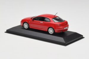 Alfa Romeo GT Alfa Red Minichamps 1:43 400120321 Diecast - image 3 of 4
