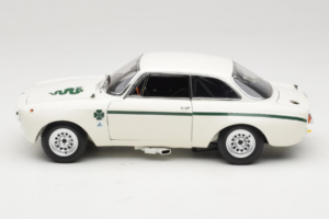 Alfa Romeo GTA 1300 Junior White Minichamps 1:18 100120501 Diecast - image 4 of 8