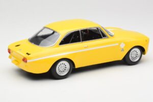Alfa Romeo GTA 1300 Junior Yellow Minichamps 1:18 155120024 Diecast - image 3 of 6
