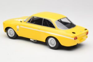 Alfa Romeo GTA 1300 Junior Yellow Minichamps 1:18 155120024 Diecast - image 4 of 6