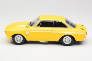 Alfa Romeo GTA 1300 Junior Yellow Minichamps 1:18 155120024 Diecast - image 5 of 6