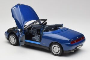 Alfa Romeo Spider 916 Periwinkle Blue Maisto 1:18 50308 Diecast - image 4 of 7