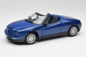 Alfa Romeo Spider 916 Periwinkle Blue Maisto 1:18 50308 Diecast
