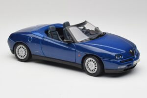 Alfa Romeo Spider 916 Periwinkle Blue Maisto 1:18 50308 Diecast - image 5 of 7