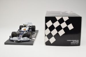 AlphaTauri AT03 #22 Y. Tsunoda Bahrain GP 2022 Minichamps 1:18 117220122 Diecast - image 6 of 6