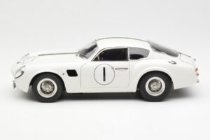 Aston Martin DB4 GT Zagato #1 24 Hours of Le Mans 1961 CMC 1:18 M-139 Diecast - image 3 of 6