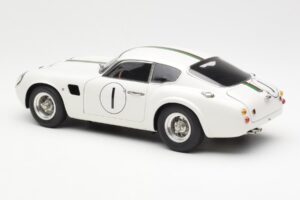 Aston Martin DB4 GT Zagato #1 24 Hours of Le Mans 1961 CMC 1:18 M-139 Diecast - image 5 of 6