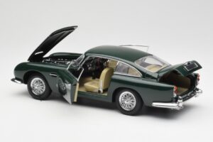 Aston Martin DB5 RHD Green AUTOart 1:18 70024 Diecast - image 5 of 8