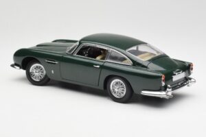 Aston Martin DB5 RHD Green AUTOart 1:18 70024 Diecast - image 7 of 8
