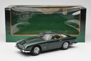 Aston Martin DB5 RHD Green AUTOart 1:18 70024 Diecast - image 8 of 8