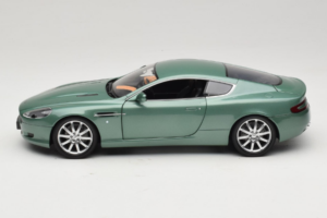 Aston Martin DB9 Green Minichamps 1:18 150137322 Diecast - image 4 of 8