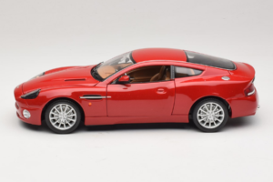 Aston Martin V12 Vanquish Red Bburago 1:18 33334063 Diecast - image 4 of 8