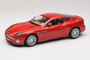 Aston Martin V12 Vanquish Red Bburago 1:18 33334063 Diecast