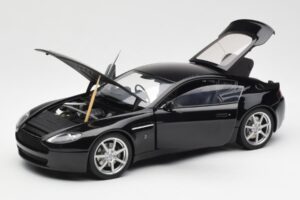 Aston Martin V8 Vantage Onyx Black AUTOart 1:18 70202 Diecast - image 2 of 8