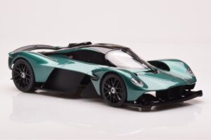 Aston Martin Valkyrie Racing Green GT Spirit 1:18 GT435 Resin - image 4 of 6