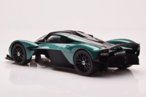 Aston Martin Valkyrie Racing Green GT Spirit 1:18 GT435 Resin - image 5 of 6